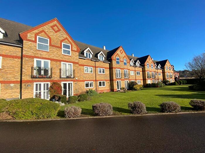 2 Bedroom Apartment To Rent In Lower Kings Road, Berkhamsted, HP4