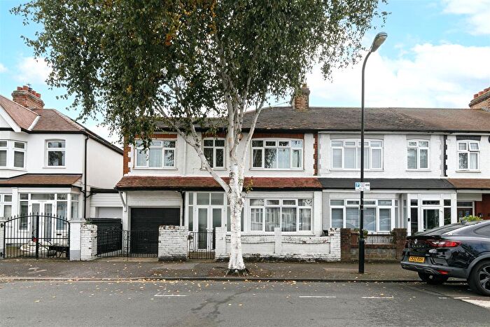 4 Bedroom End Terrace House For Sale In Loxham Road, London, E4