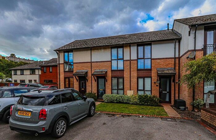 2 Bedroom Property To Rent In Plas Pamir, Penarth, CF64