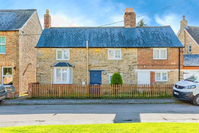 2 Bedroom Character Property For Sale In Cross Lane, Aldwincle, Kettering, NN14