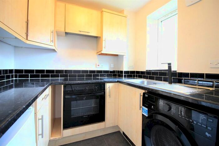 1 Bedroom Flat To Rent In Burket Close, Norwood Green UB2