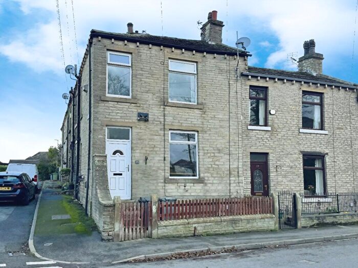 2 Bedroom End Of Terrace House For Sale In Scholes Lane, Scholes, BD19