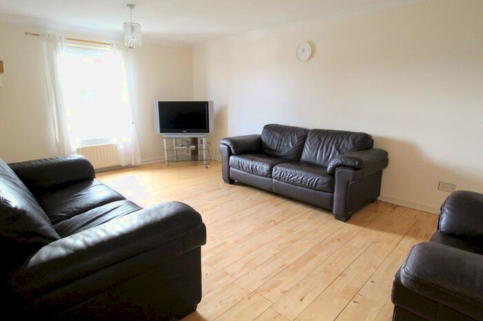 3 Bedroom Flat To Rent In Kings Gate, Ground Floor, AB15
