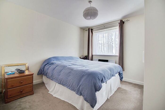 1 Bedroom Flat For Sale In Howlands, Welwyn Garden City, AL7