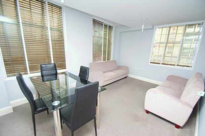 2 Bedroom Flat To Rent In The Parade, Watford, WD17