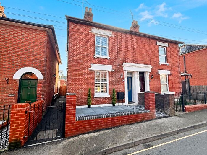 3 Bedroom Semi Detached House For Sale In South Street, Hythe, SO45