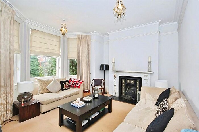 2 Bedroom Flat To Rent In Hunter Road, Guildford, Surrey, GU1