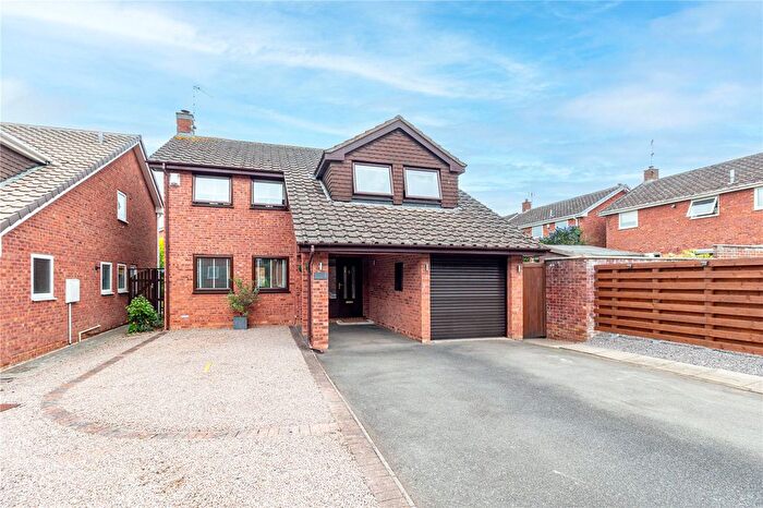 4 Bedroom Detached House For Sale In Kimberley Close, Church Hill North, Redditch, Worcestershire, B98