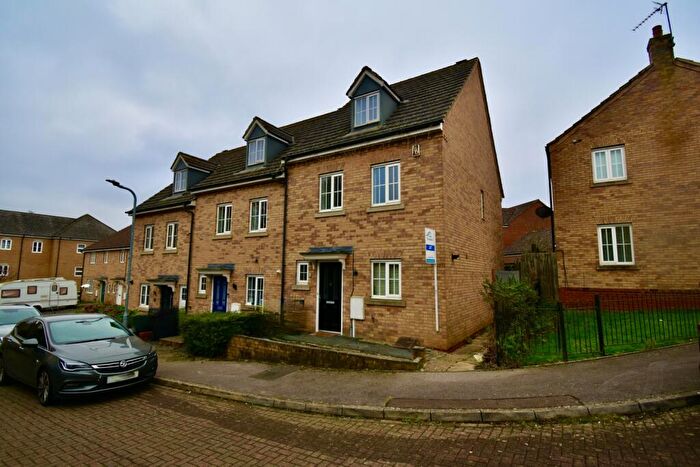 3 Bedroom End Of Terrace House To Rent In Brad Street, Northampton, NN3