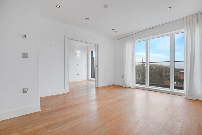 3 Bedroom Flat To Rent In Creek Road, Deptford, SE8