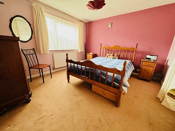 2 Bedroom Ground Maisonette For Sale In Shepherds Close, Chadwell Heath, RM6