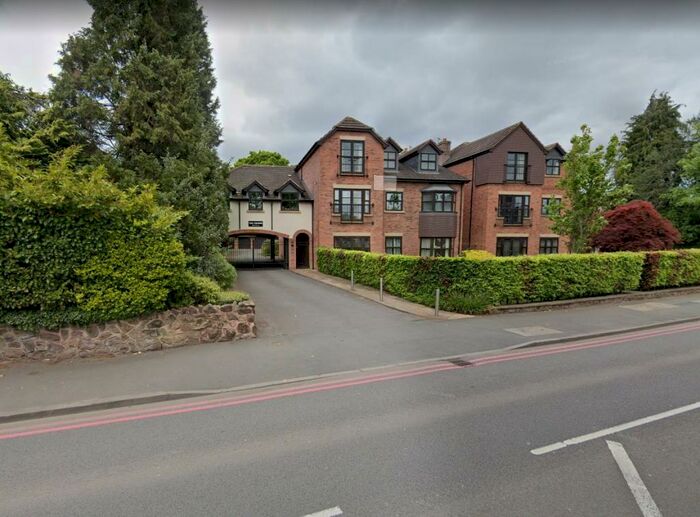 2 Bedroom Flat To Rent In Lode Lane, Solihull, B91