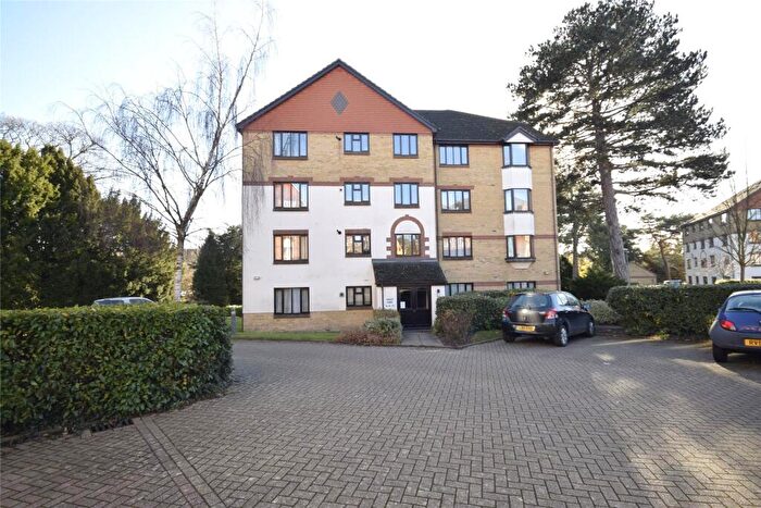 1 Bedroom Apartment For Sale In Oakley Court, St Annes Rise, Redhill, Surrey, RH1