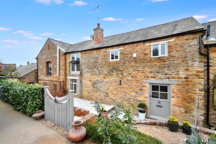 2 Bedroom Cottage To Rent In Church Street, Moulton, NN3