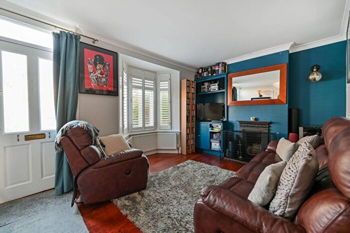 2 Bedroom End Of Terrace House For Sale In Grafton Road, New Malden, KT3