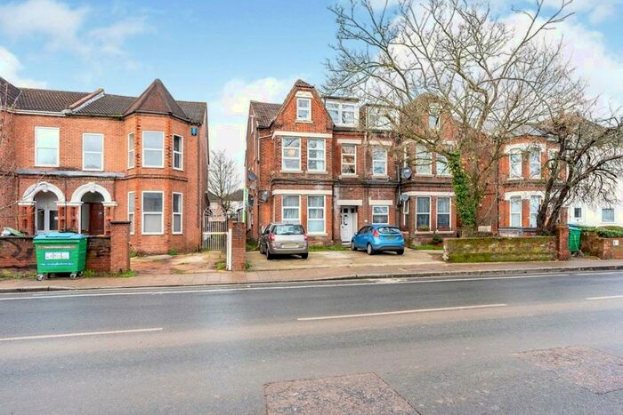 2 Bedroom Flat To Rent In Portswood Road, Southampton, Hampshire, SO17