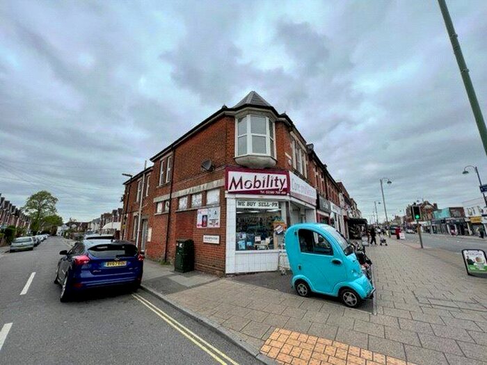 2 Bedroom Flat To Rent In Shirley High Street, Southampton, Hampshire, SO15