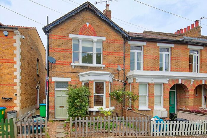 1 Bedroom Flat To Rent In Royal Road, Teddington, TW11