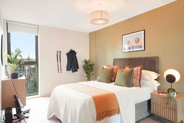 2 Bedroom Apartment To Rent In The Oakgate, KT22