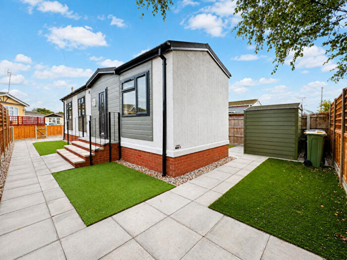 1 Bedroom Park Home For Sale In Hockley Park, Essex, SS5