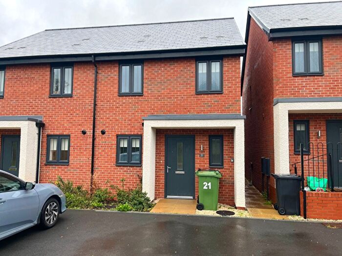 3 Bedroom Semi-Detached House To Rent In Crabtree Hill Drive, Derby, Derbyshire, DE22