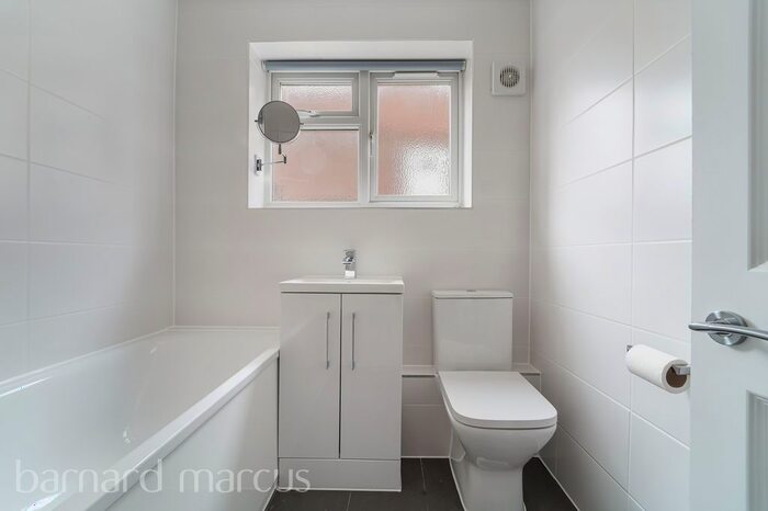 2 Bedroom Flat To Rent In St. Philips Avenue, Worcester Park, KT4