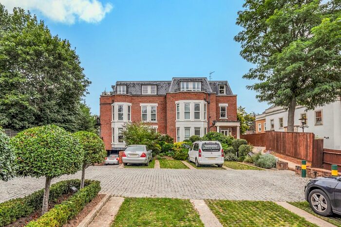 2 Bedroom Flat To Rent In Cheltonian Place, Portsmouth Road, Esher, Surrey, KT10