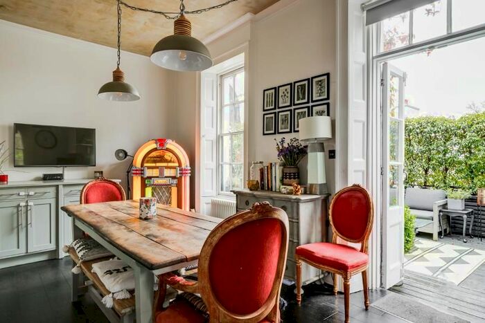 2 Bedroom Flat To Rent In Holly Terrace, Highgate, N6