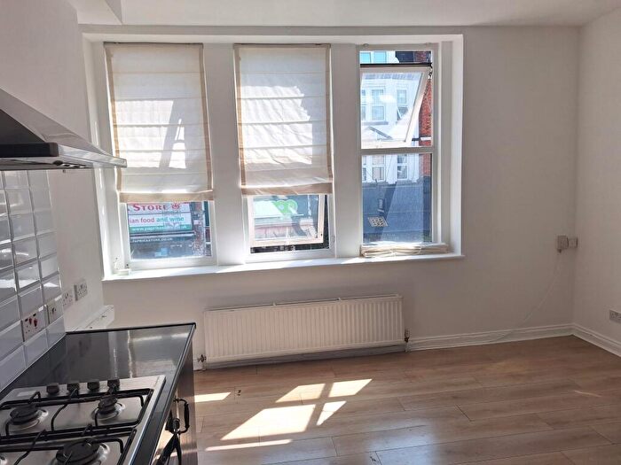 2 Bedroom Flat To Rent In Green Lanes, London, N4