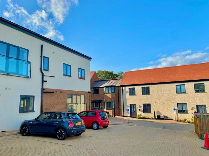 2 Bedroom Flat To Rent In Denmark Place, Tring, HP23
