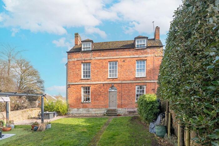 3 Bedroom Detached House For Sale In Oxford Street, Woodstock, OX20