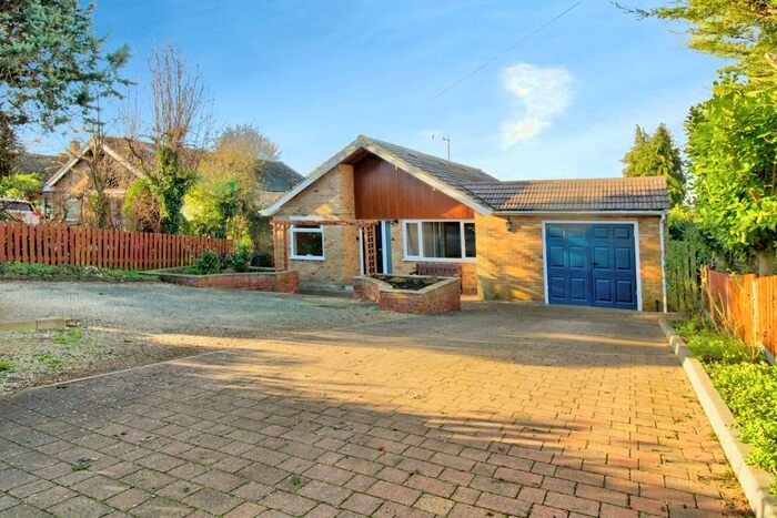 4 Bedroom Detached Bungalow For Sale In Dashwood Rise, Duns Tew, Bicester, OX25