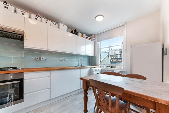 2 Bedroom Apartment To Rent In Sylvester Path, London, E8
