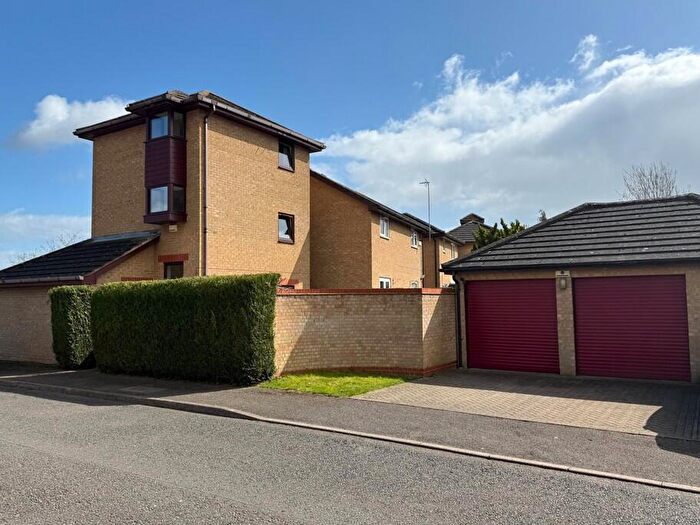 3 Bedroom Detached House To Rent In Chevalier Grove, Crownhill, MK8