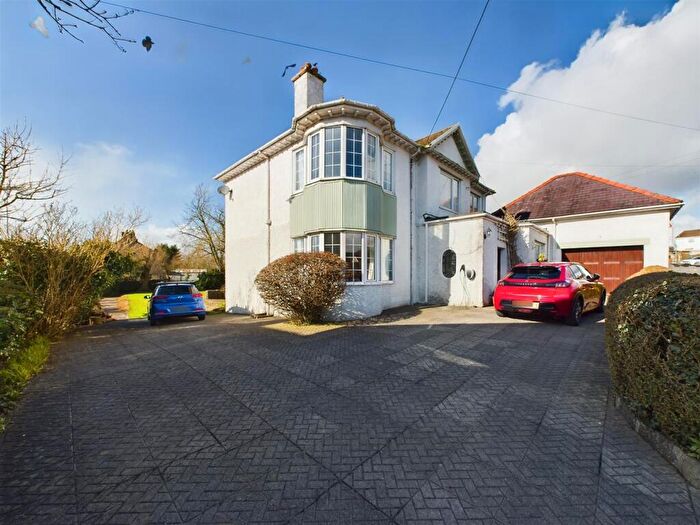 4 Bedroom Detached House For Sale In Parc Gitto, Llwynhendy, Llanelli, SA14