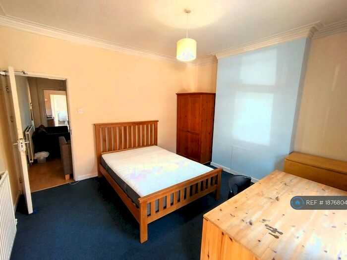 4 Bedroom Semi-Detached House To Rent In City Road, Nottingham, NG7