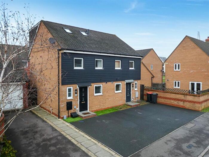 3 Bedroom Semi Detached House For Sale In Somerset Walk, Broughton, Milton Keynes, MK10