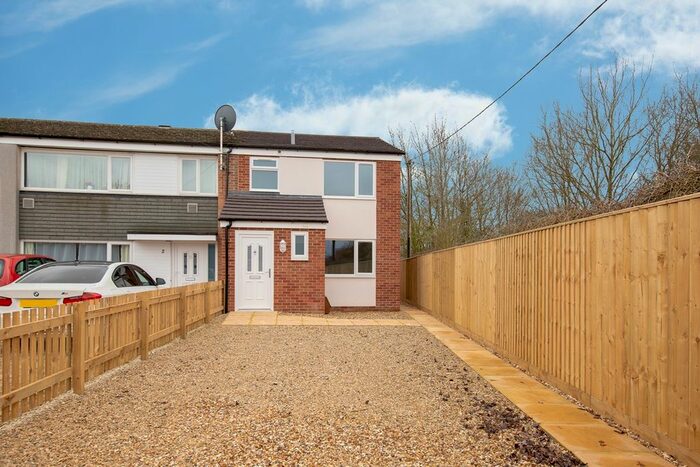 3 Bedroom Semi-Detached House To Rent In London Road, Bicester, OX26