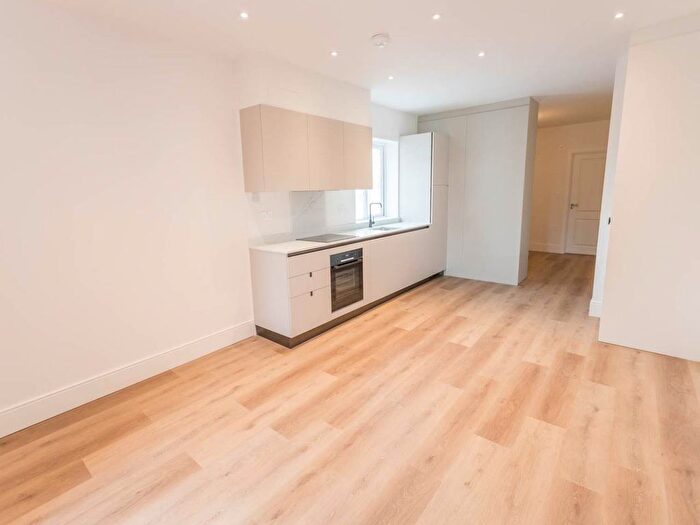 1 Bedroom Flat To Rent In Highclere House, Kings Road, Sunninghill, SL5