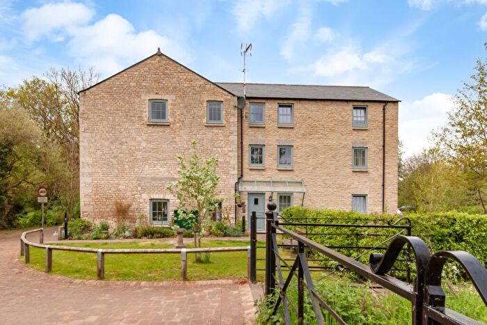 2 Bedroom Apartment To Rent In Bishops Mill, Witney, OX28