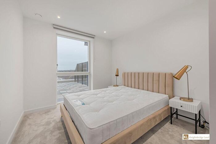 1 Bedroom Flat To Rent In Bower House, Henshaw Parad, The Hyde, NW9