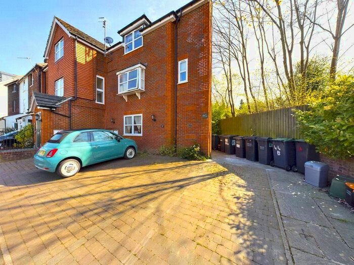 1 Bedroom Flat To Rent In Priory Road, Tonbridge, Kent, TN9