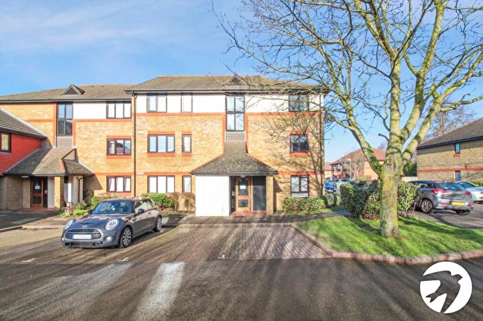 2 Bedroom Flat To Rent In Louvain Road, Greenhithe, Kent, DA9