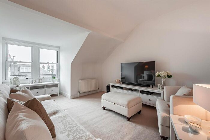 1 Bedroom Apartment To Rent In Redcliffe Gardens, London, SW10