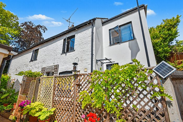 4 Bedroom Terraced House For Sale In Farnborough Road, Farnham, Surrey, GU9