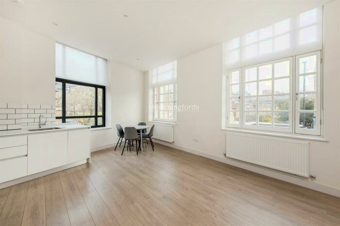 2 Bedroom Apartment To Rent In Cambridge House, Wood Green, N22