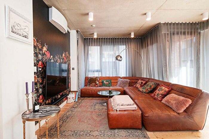 3 Bedroom Flat For Sale In Mentmore Terrace, Hackney, London, E8