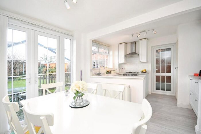 3 Bedroom Semi Detached House For Sale In Hilary Crescent, Rayleigh, SS6