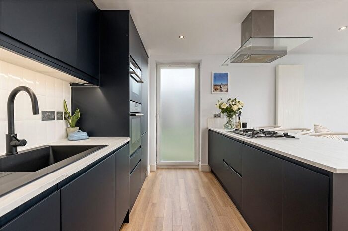 1 Bedroom Flat For Sale In Bangholm Terrace, Inverleith, Edinburgh, EH3