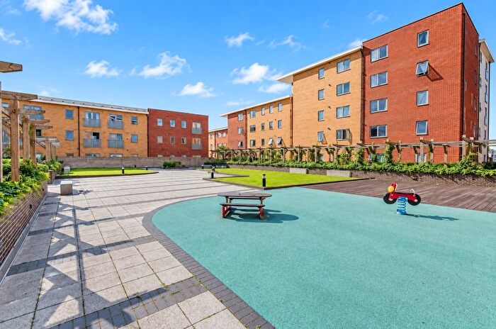2 Bedroom Flat For Sale In Taywood Road, Northolt, UB5